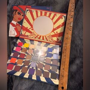Huge 35 eyeshadow pallet Beauty Creations Ring Master The Show Must Go On